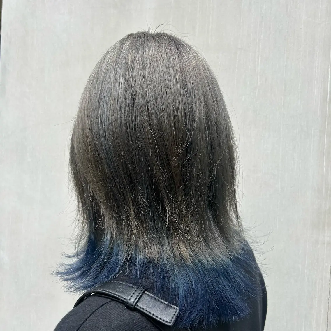 ミディアム カラー ネイビーカラー カット ヘアカラー トリートメント 若狭 彩花のヘアスタイル