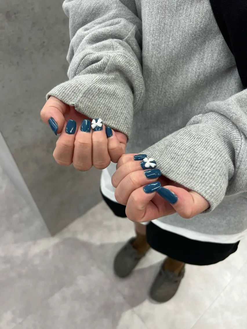 ネイル ブルー リボン ホワイト Bana_ Nailのネイルデザイン
