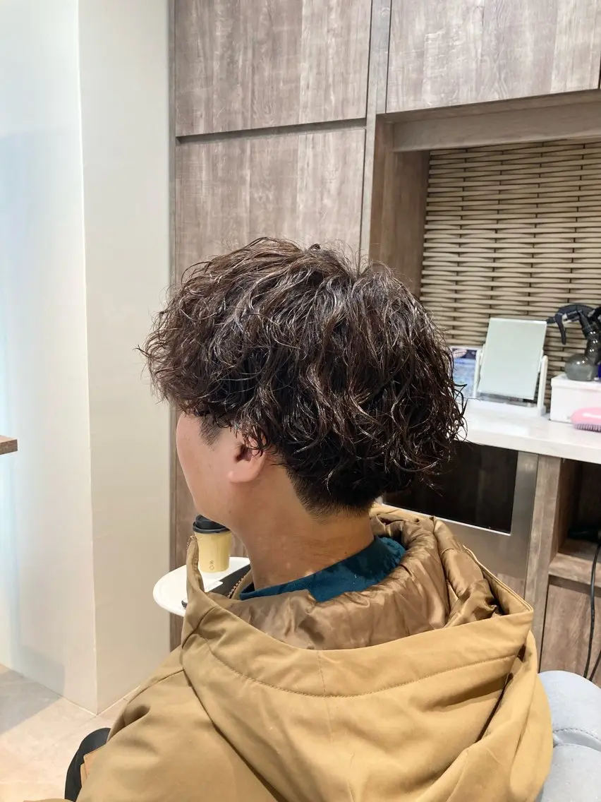 パーマ メンズ 波巻きパーマ カット パーマ ピンクカラー🎀 米津 美佑のヘアスタイル