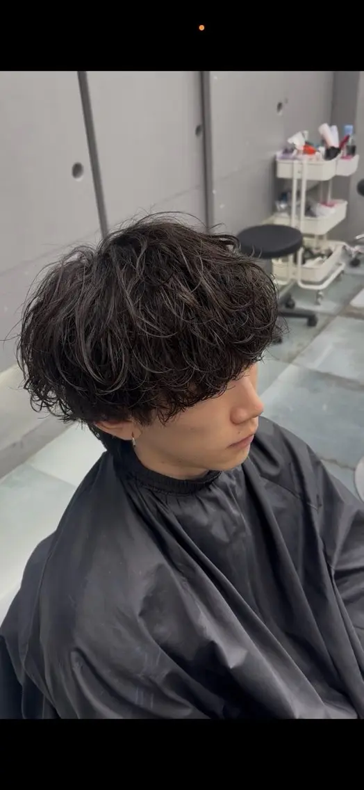 パーマ メンズ メンズブリーチ センターパート メンズハイトーン メンズインナーカラー メンズ韓国風 カット パーマ ユウ✩.*˚/メンズ 特化/シャドウパーマのヘアスタイル