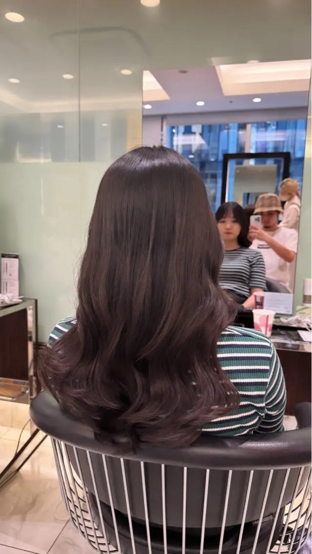 セミロング カラー パーマ カット ヘアカラー パーマ コテ巻きパーマ 藤野佑成のヘアスタイル