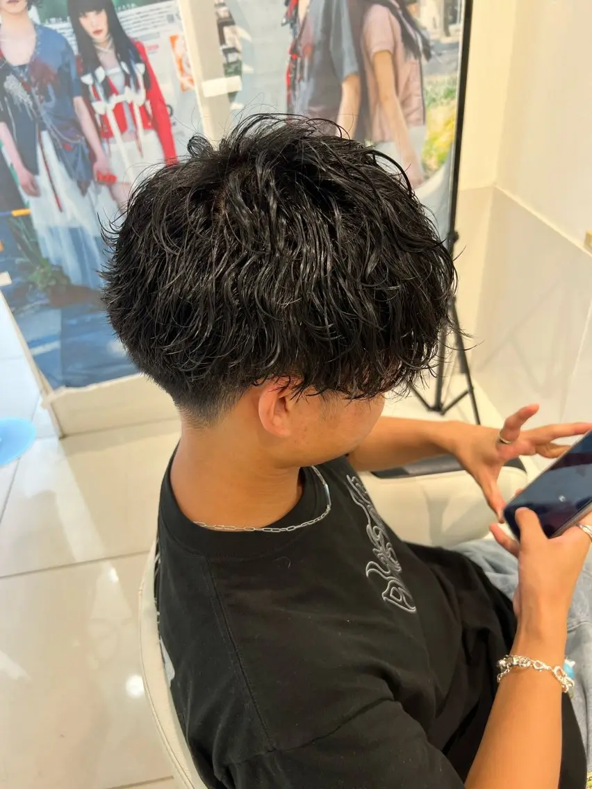 ショート パーマ メンズ メンズパーマ 波巻きパーマ Oops旧TABOO 早野太郎のヘアスタイル