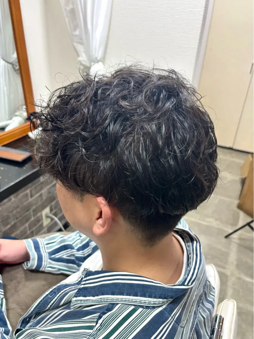 パーマ メンズ メンズパーマ ニュアンスパーマ カット パーマ イツキ🌕デザインカ ラー🥨髪質改善🫧のヘアスタイル