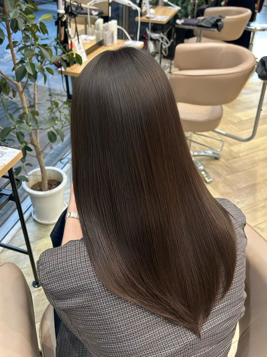 セミロング 縮毛矯正 似合わせカット＆艶 カラー🤍ヒナタ🤍のヘアスタイル