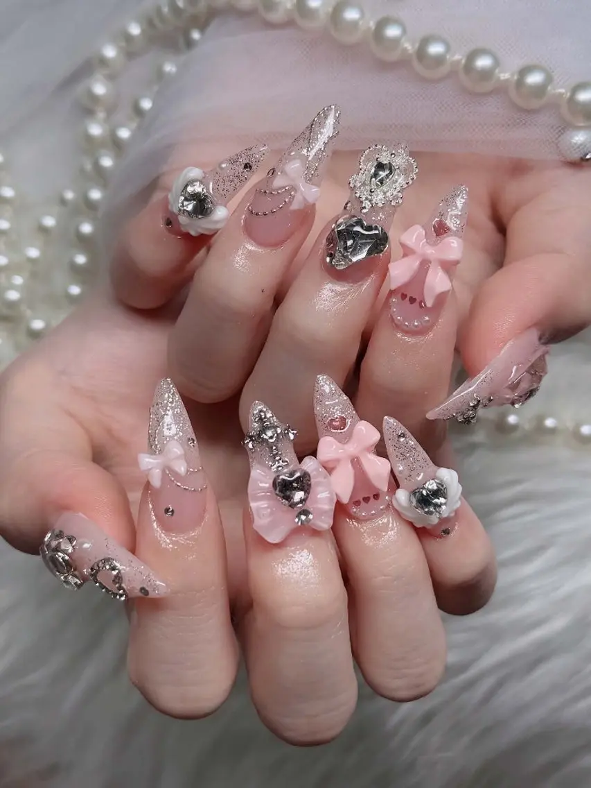 ネイル チークネイル フレンチネイル キラキラネイル 韓国ネイル マグネットネイル ハンドネイル Buruberii hbaby nailのネイルデザイン