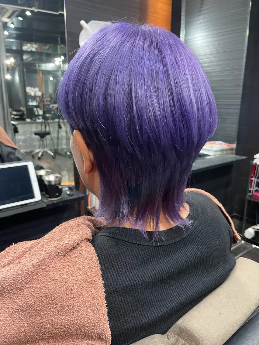 ショート カラー ブリーチ バイオレットカラー ウルフカット カット ヘアカラー トリートメント 山本 雅由のヘアスタイル