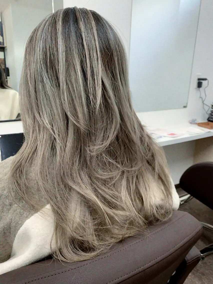 ロング ヘアカラー トリートメント Ebise Kazunoriのヘアスタイル