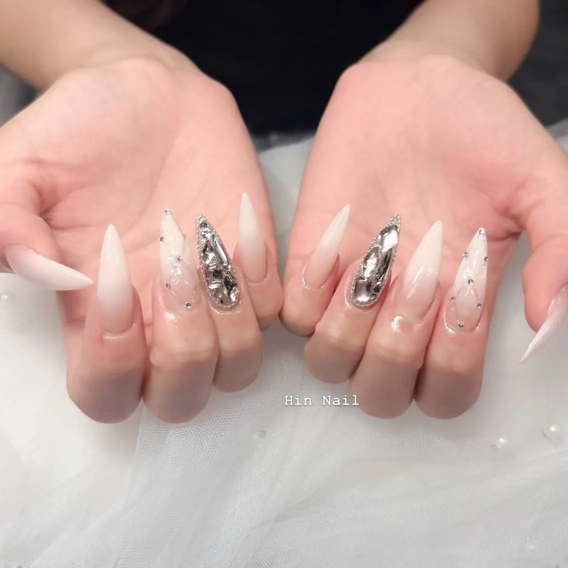 ネイル チークネイル ドット フットネイル フレンチネイル 韓国ネイル ハンドネイル HIN NAILのネイルデザイン