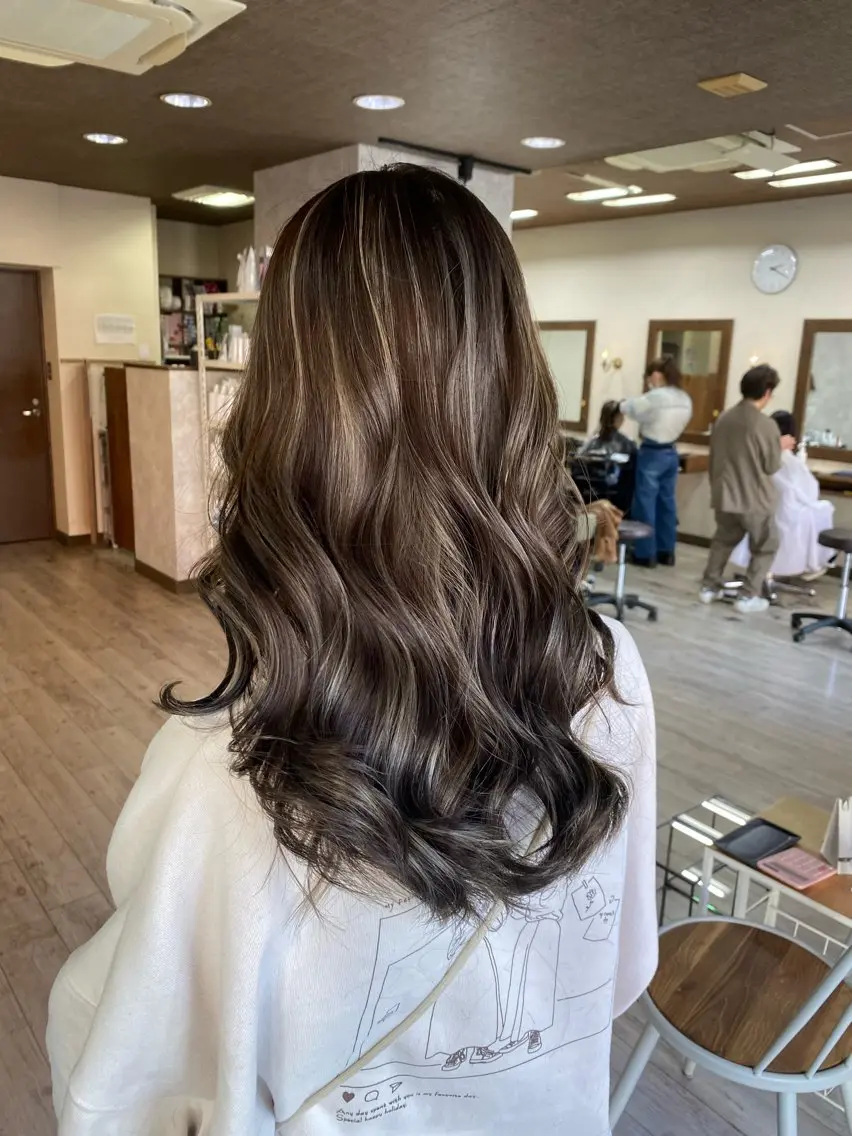 ロング カラー グレージュ ハイライトカラー ハイライト カット ヘアカラー トリートメント 日比 貴大/ minim hairのヘアスタイル