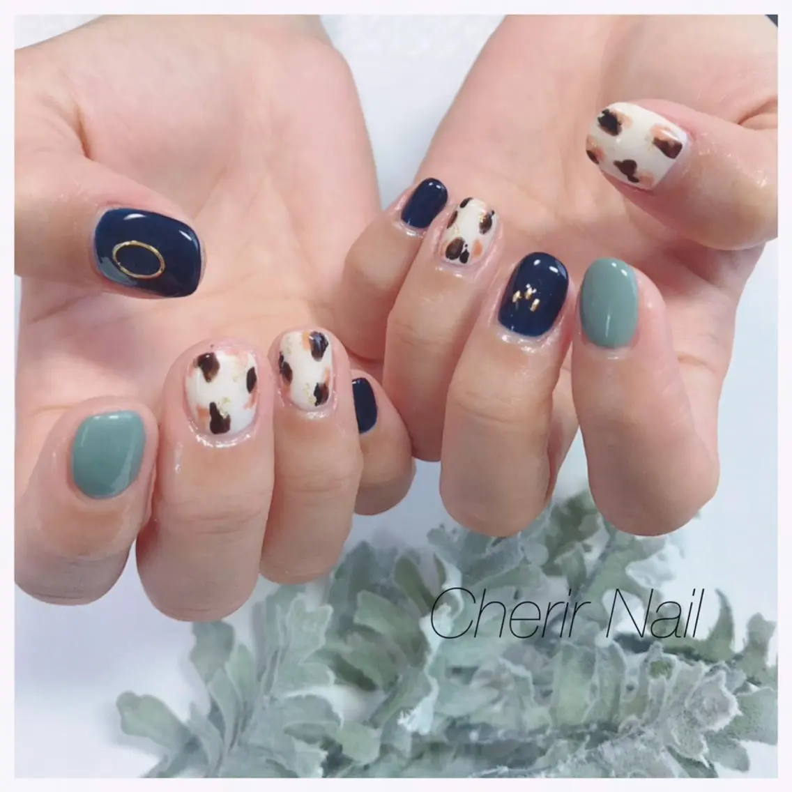 ネイル アニマル柄 アートネイル ネイビー ニュアンスネイル ショートネイル Cherirnail kaoriのネイルデザイン