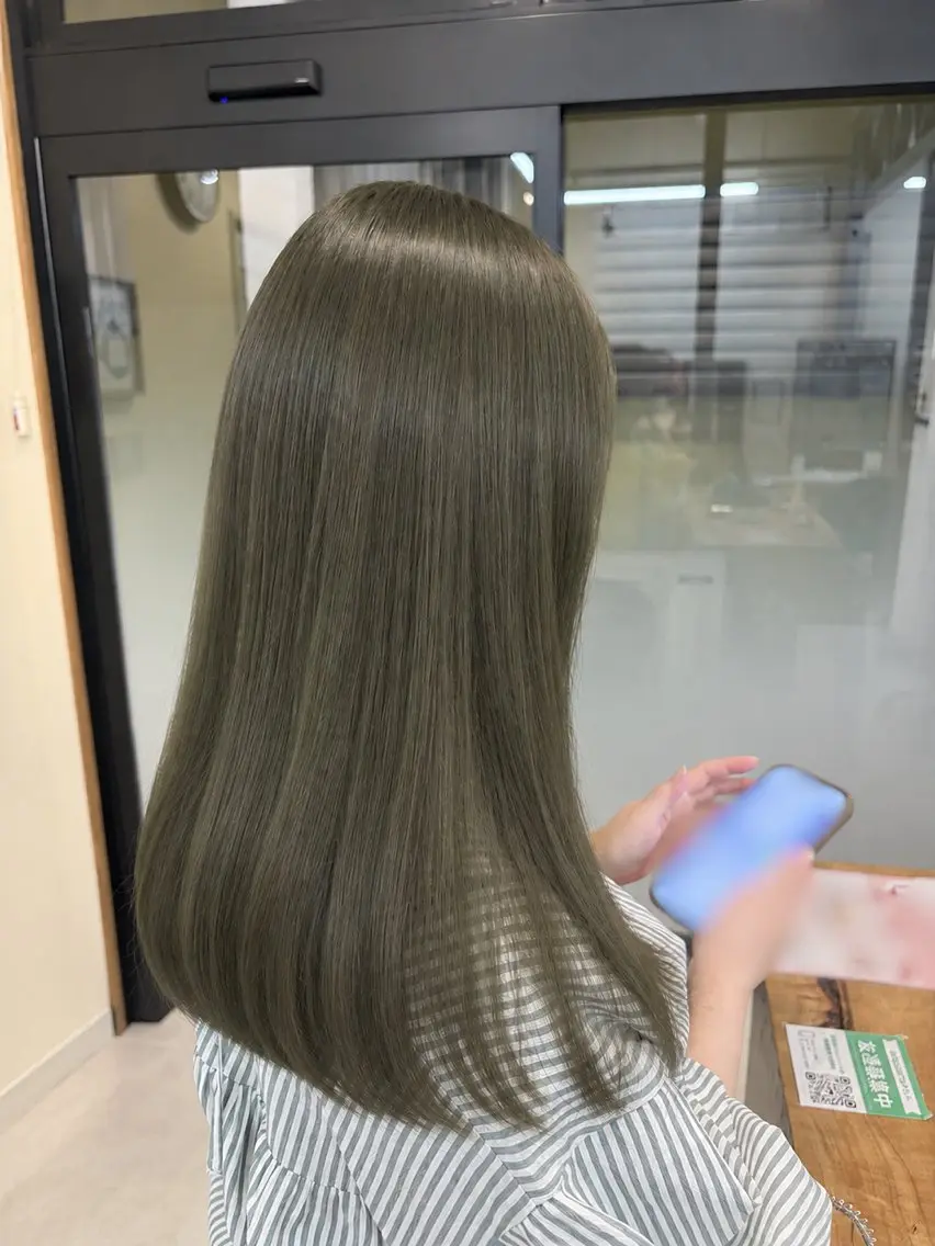 ロング カラー カット ヘアカラー 杉浦 愛華のヘアスタイル