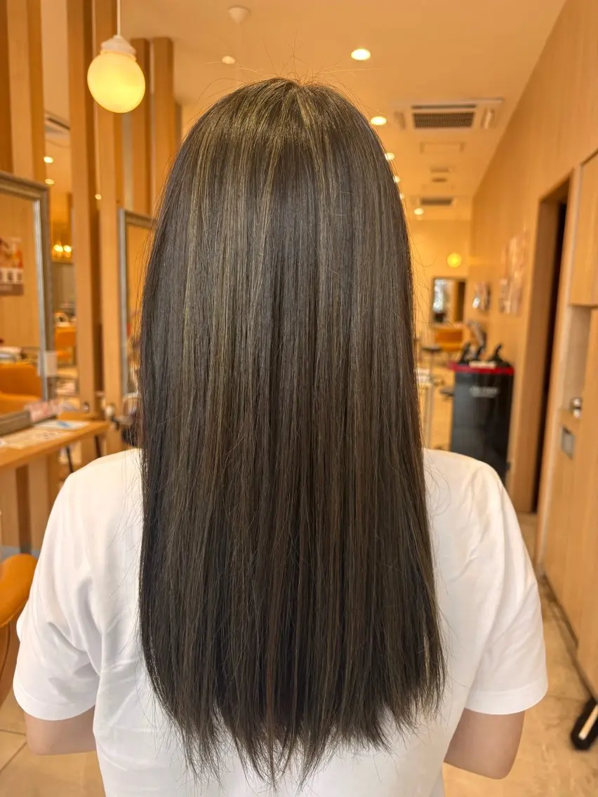 ロング カラー ハイライトカラー ハイライト かわにし ゆきのヘアスタイル