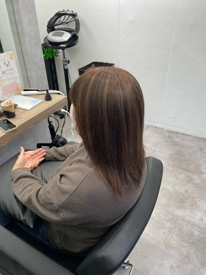 セミロング カラー COCO .のヘアスタイル