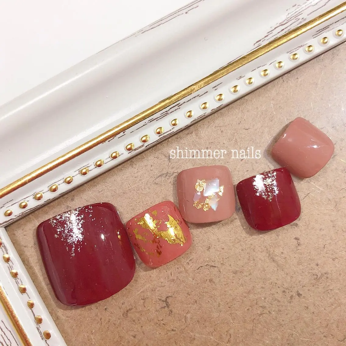 ネイル フットネイル 赤色 shimmer nailsのネイルデザイン