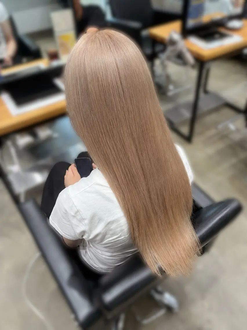 ロング カラー ベージュカラー ミルクティーベージュ ヘアカラー 中谷 美月のヘアスタイル