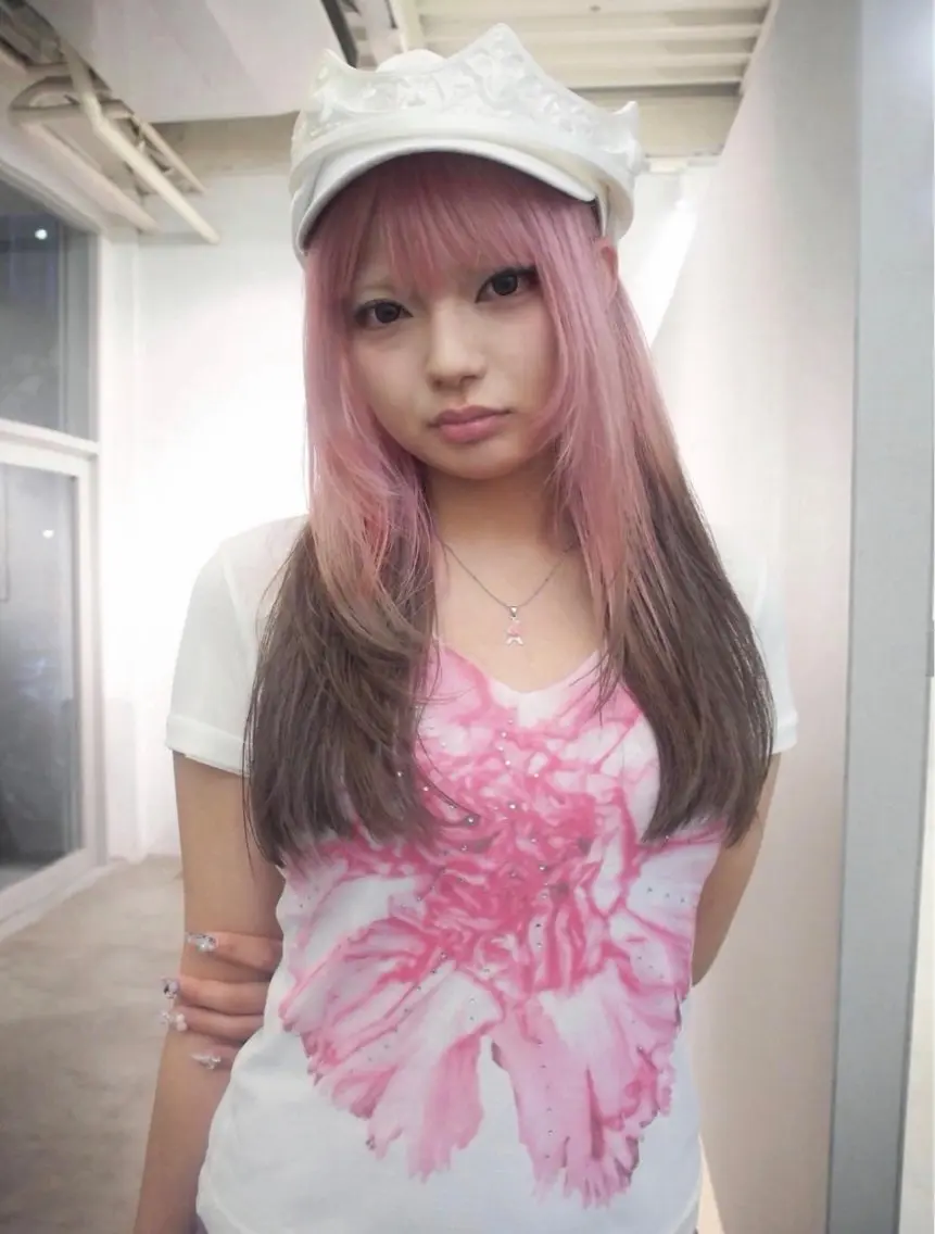 ロング カラー ブリーチ ブラウンカラー デザインカラー ピンクカラー ヘアカラー 田中 瑠愛のヘアスタイル