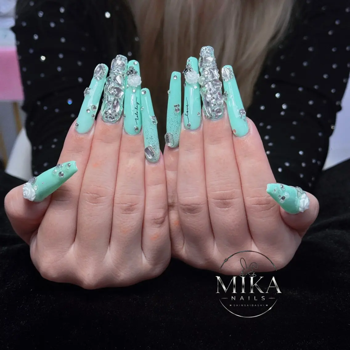 ネイル ガーリー キラキラネイル 韓国ネイル ロングネイル シンプルネイル ハンドネイル Genie Mika Nailsのネイルデザイン
