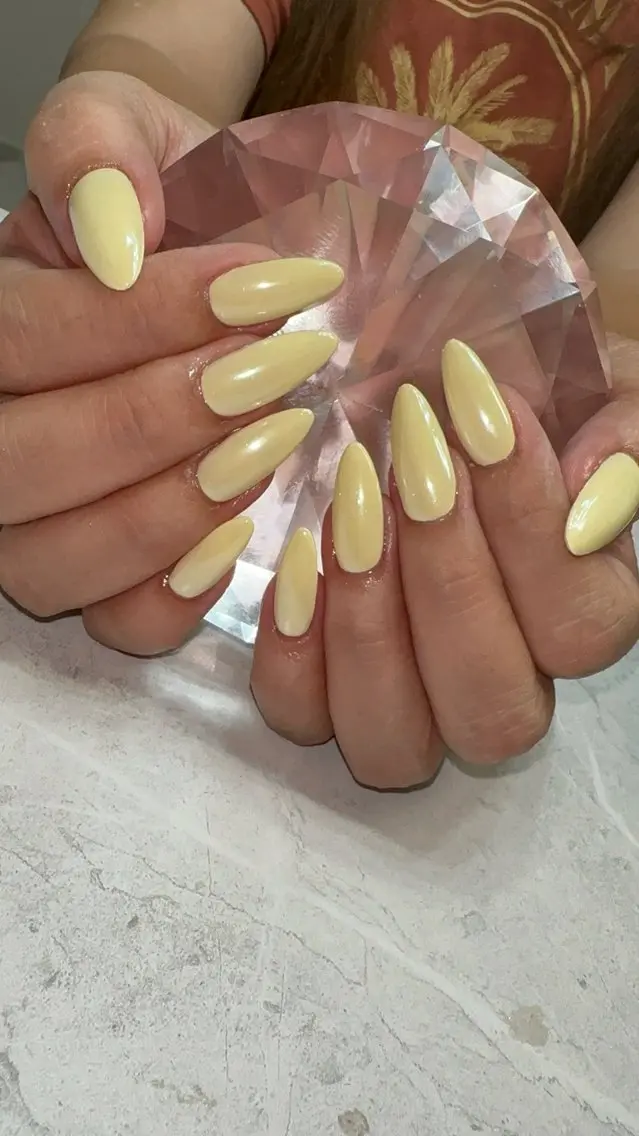 ネイル ホワイト 黄色 ハンドネイル with nail.のネイルデザイン