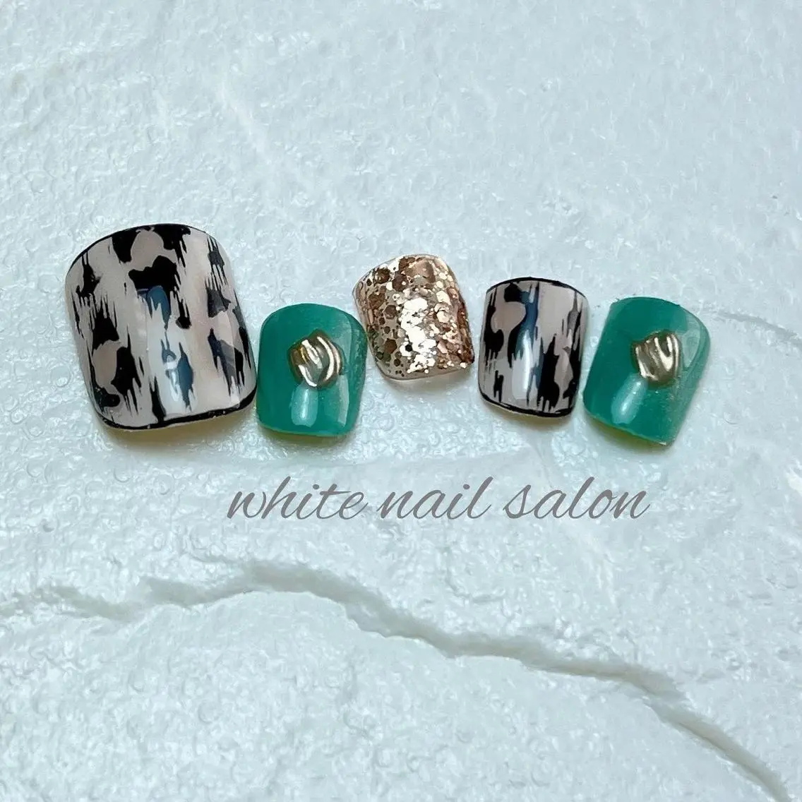 ネイル フットネイル ジェルネイル ハードジェル ラメ(グリッター) 持ち込み フットネイル white nail salonのネイルデザイン