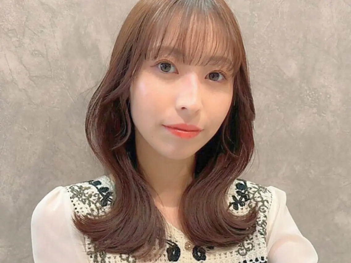 セミロング カラー カット 蟹江 聡太✨レイヤーカットのヘアスタイル