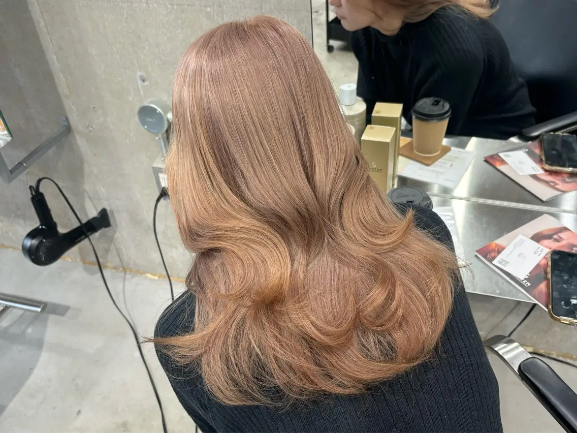 セミロング ヘアカラー 小玉 唯依のヘアスタイル