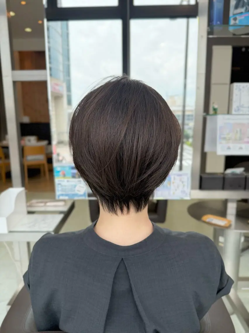 ショート カット ヘアカラー 新井優馬｜縮毛矯正/ 地毛風ストレートのヘアスタイル