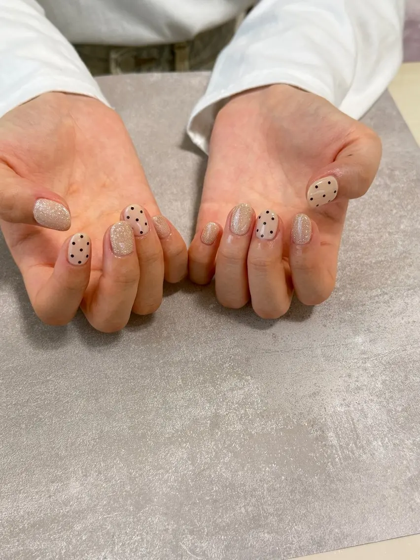 ネイル ドット フラッシュネイル ショートネイル ハンドネイル nailroom amyのネイルデザイン