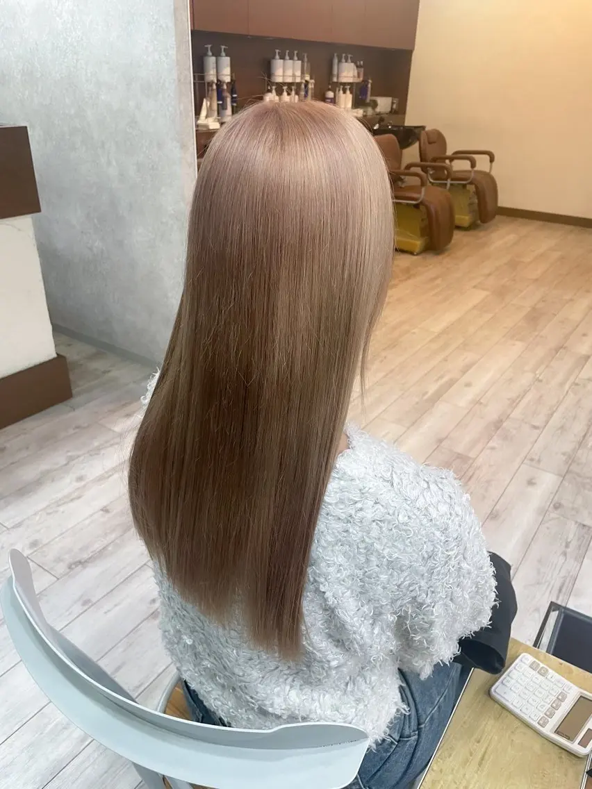 ロング カラー ベージュカラー ミルクティーベージュ ヘアカラー トリートメント イワタ マハ/ minim hairのヘアスタイル