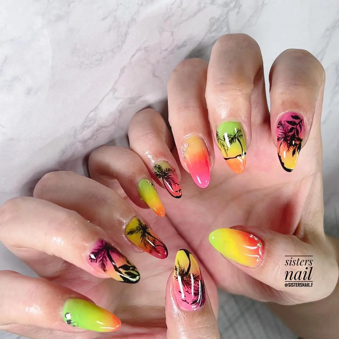 ネイル アートネイル ジェルネイル グラデーション 夏ネイル sisters nail.fのネイルデザイン