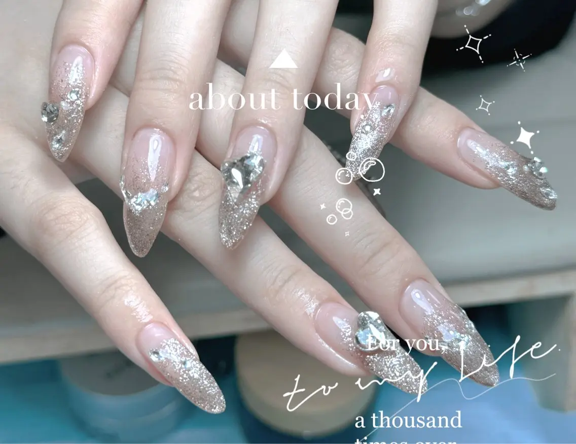 ネイル ハンドネイル AngelChris ビューティーサロンのネイルデザイン