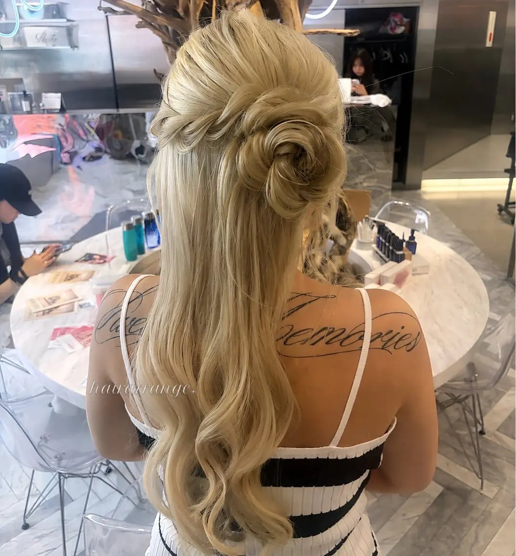 ヘアアレンジ サナ🎀髪質改善 /似合わせカラーのヘアスタイル