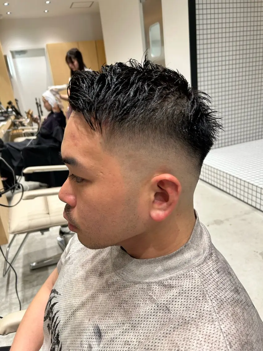 メンズ フェードカット メンズパーマ カット トリートメント 🐲ツイスパ🐲 フェード/龍のヘアスタイル