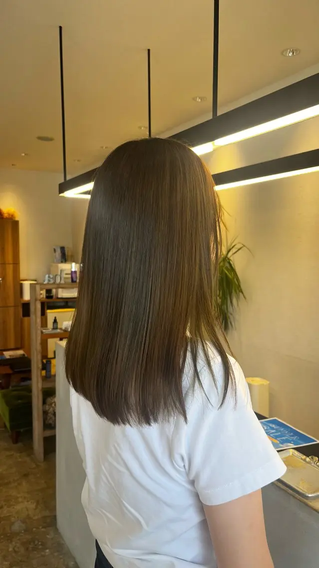 セミロング カラー 坂下 かのんのヘアスタイル