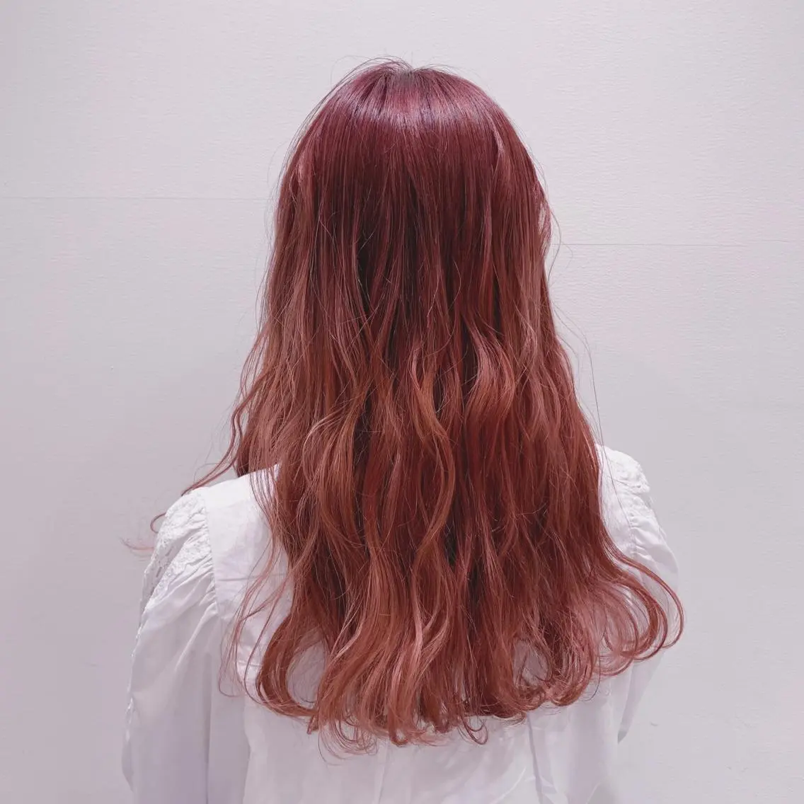 ロング カラー グラデーションカラー ピンクカラー 伊藤 陽のヘアスタイル