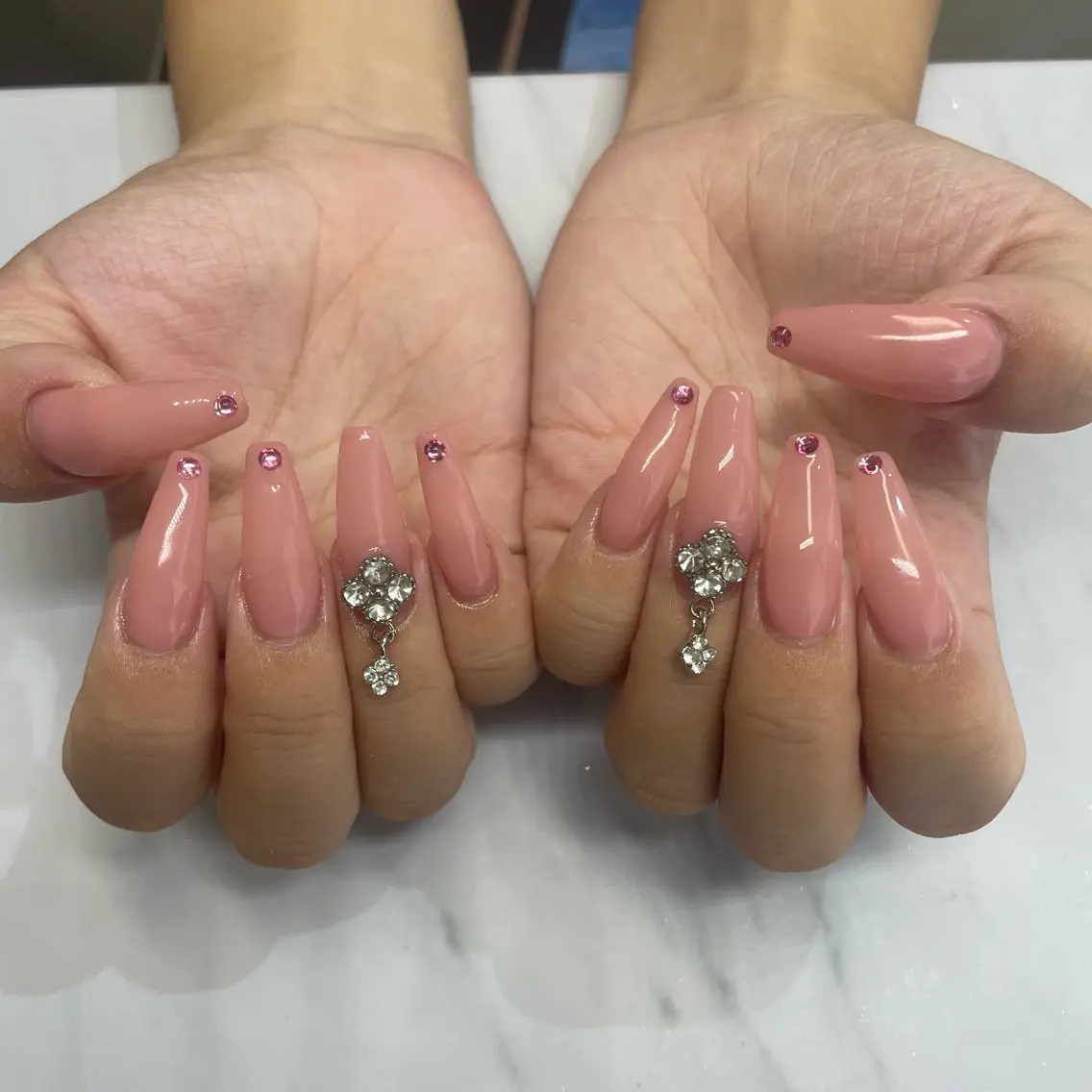 ð
hand ãããé·ãã ãã¯ã³ã«ã©ãŒã®åç