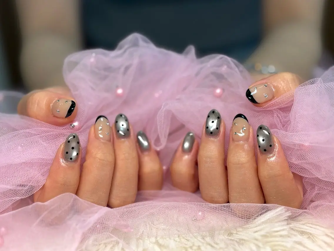ネイル ハンドネイル パッチリオメメ Lianaのネイルデザイン
