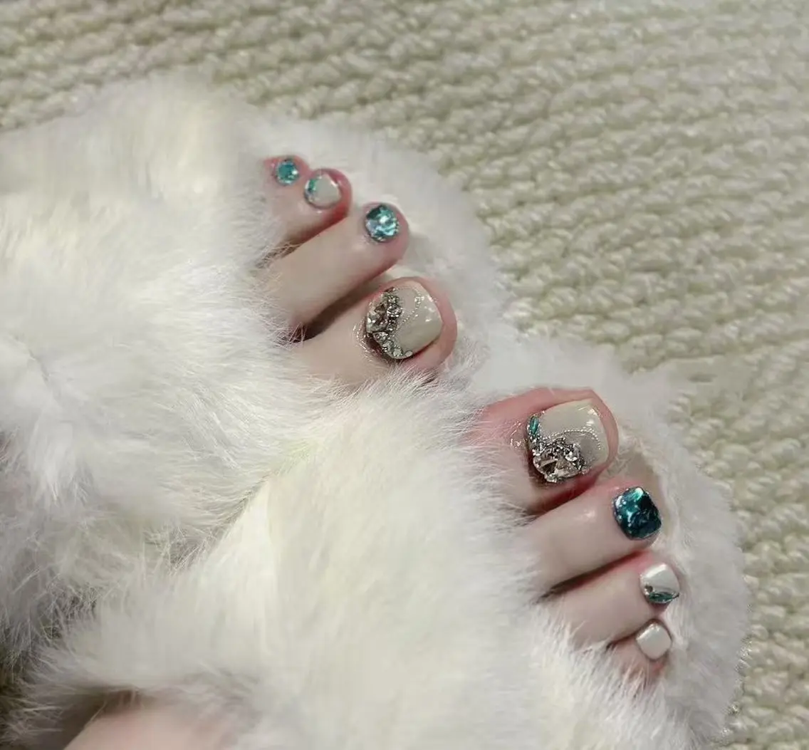 ネイル オーロラネイル フラワーネイル フットネイル フレンチネイル ジェルネイル フットネイル BabyYouMi nailのネイルデザイン