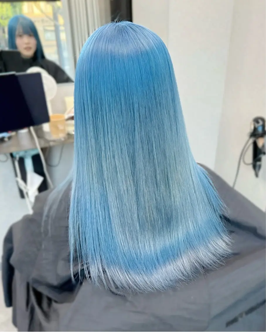 ロング カラー ブリーチ ブルーカラー ヘアカラー Okayu .のヘアスタイル