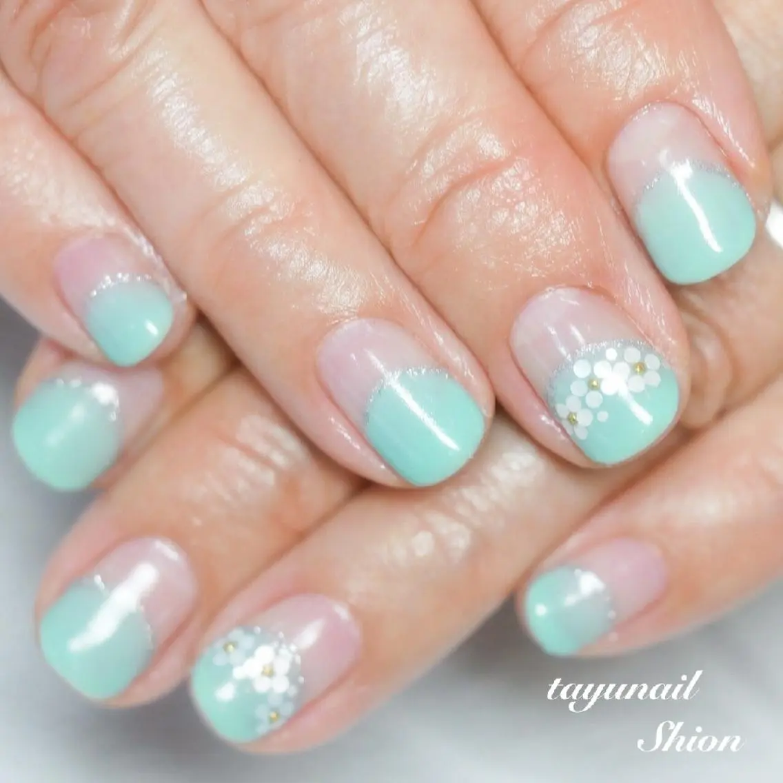 ネイル アートネイル ブルー フレンチネイル ジェルネイル ホログラムネイル ネイルサロン 【たゆnail】のネイルデザイン