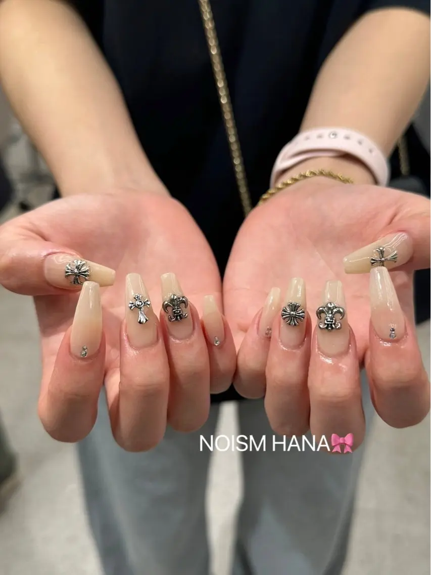 ネイル グラデーション キラキラネイル 韓国ネイル マグネットネイル ニュアンスネイル ハンドネイル 🎀大人nail /NOISMはな🎀のネイルデザイン