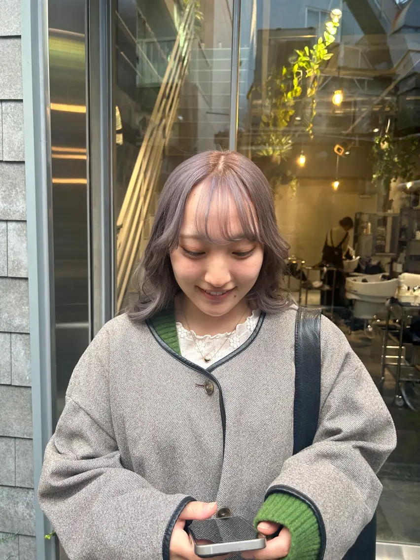 カラー ブリーチ グレージュ ラベンダーカラー ラベンダーグレージュ ラベンダーグレー 橋本 彩音のヘアスタイル