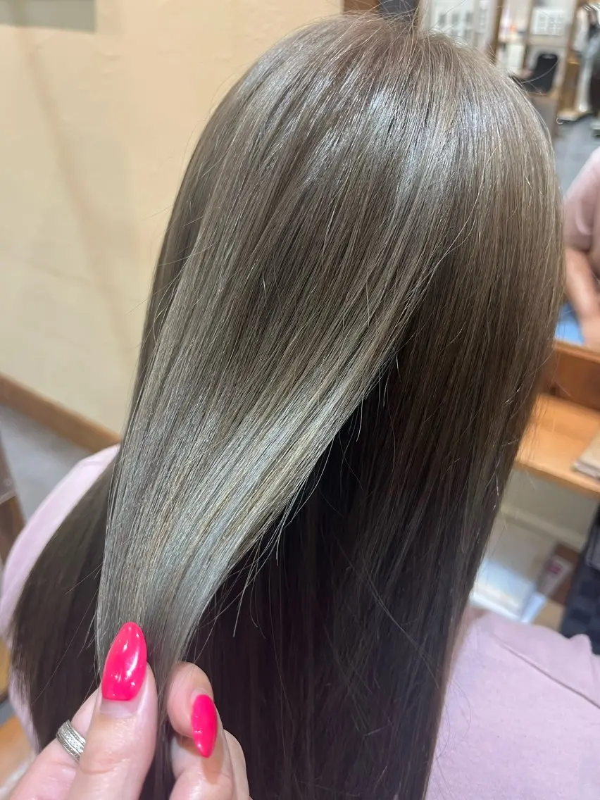 セミロング カット ヘアカラー 名嘉真 美晴のヘアスタイル