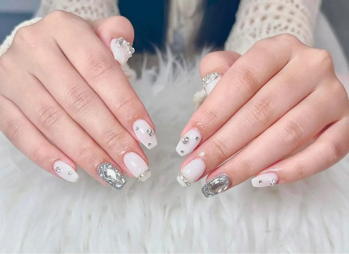 ネイル AURA NAIL 上前津のネイルデザイン