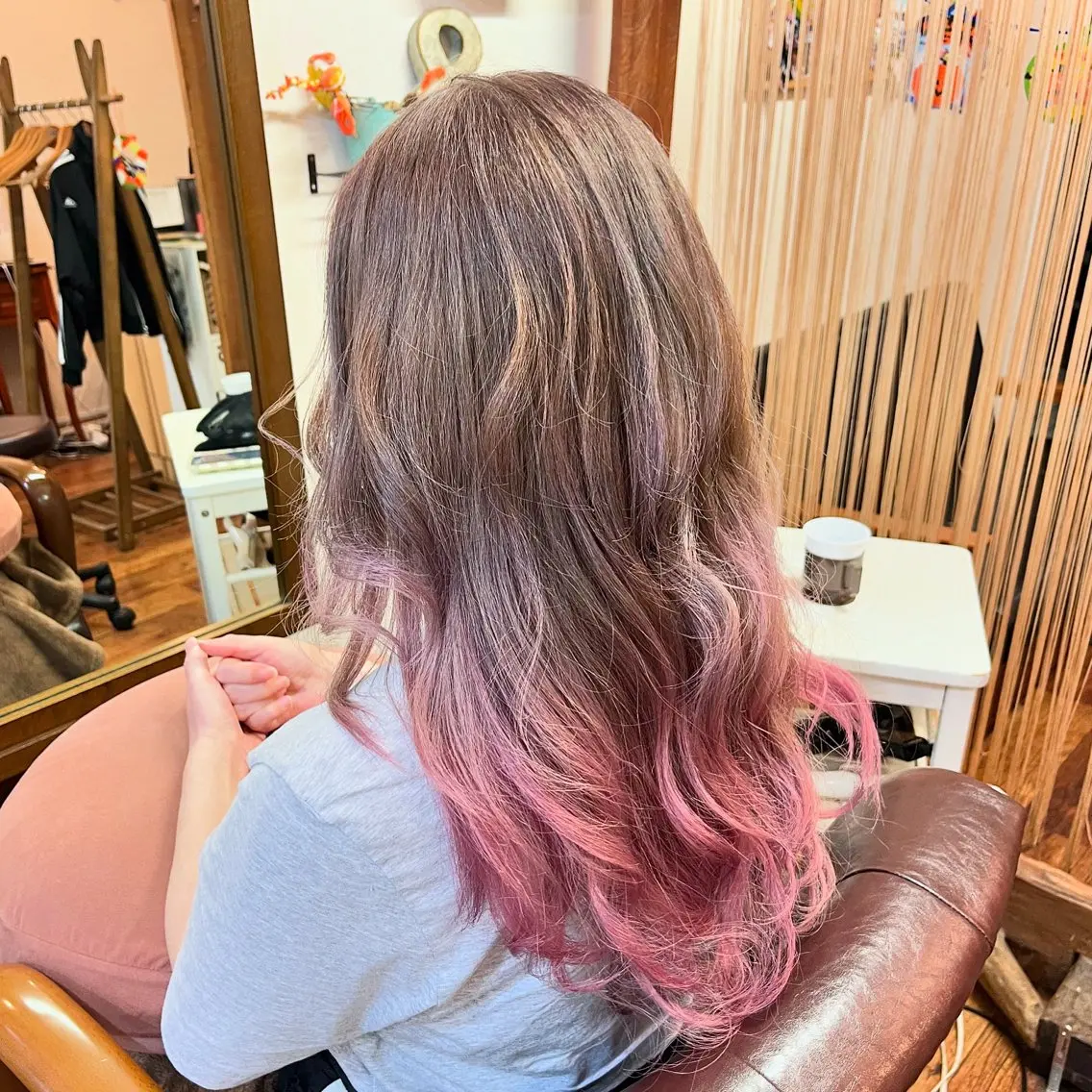 ロング カラー ヘアアレンジ ブリーチ グラデーションカラー ハイトーンカラー ピンクカラー 中津川 愛恵のヘアスタイル