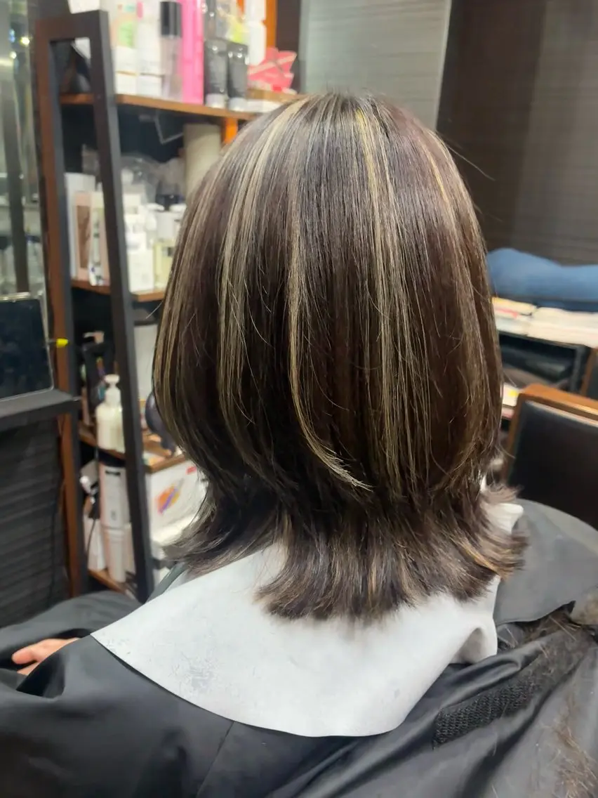 ミディアム カラー ボブレイヤー ダークグレー ダークグレージュ グレージュ ハイライトカラー カット ヘアカラー 山本 雅由のヘアスタイル