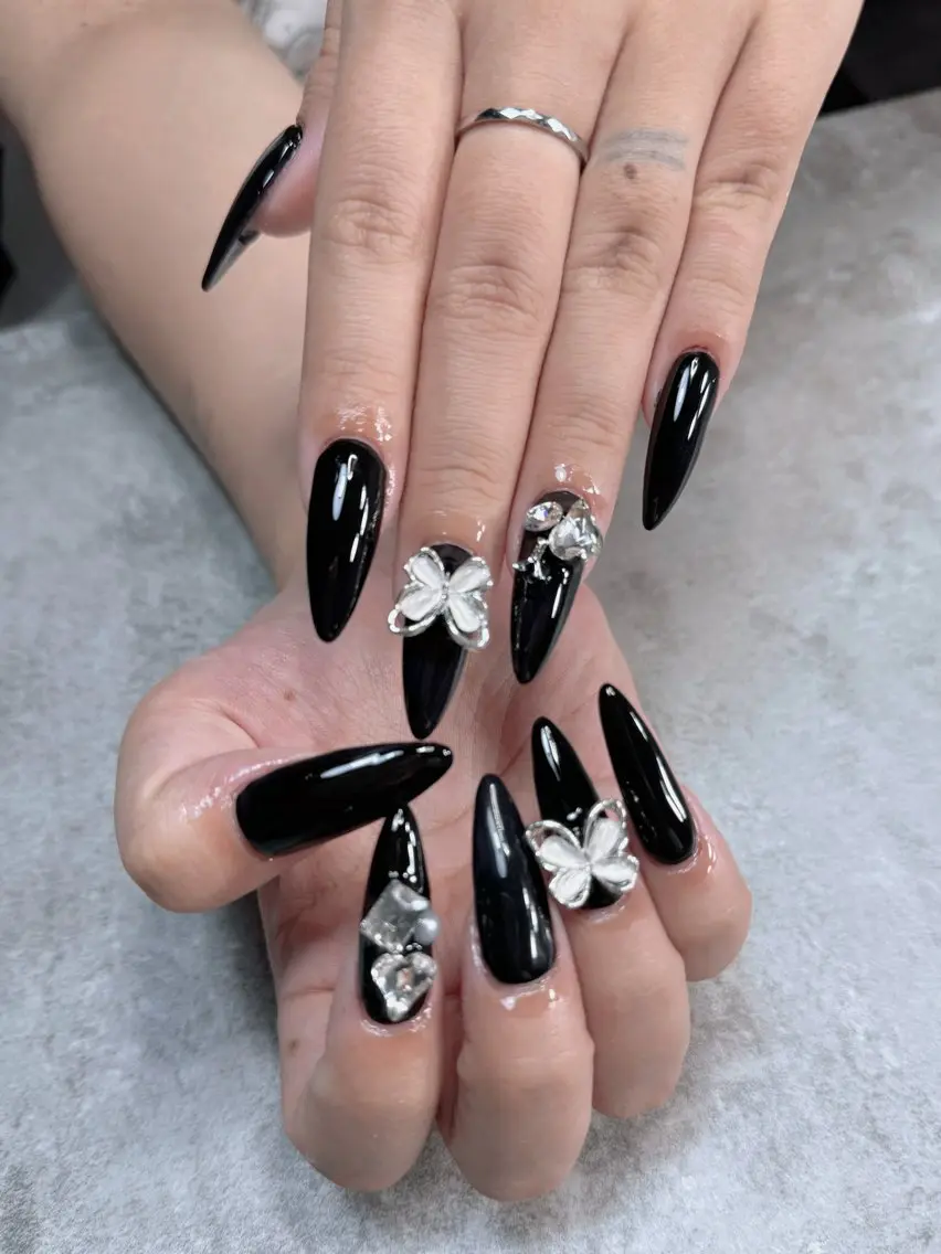 ネイル チークネイル フレンチネイル ジェルネイル ロングネイル マグネットネイル ハンドネイル nail sideraのネイルデザイン