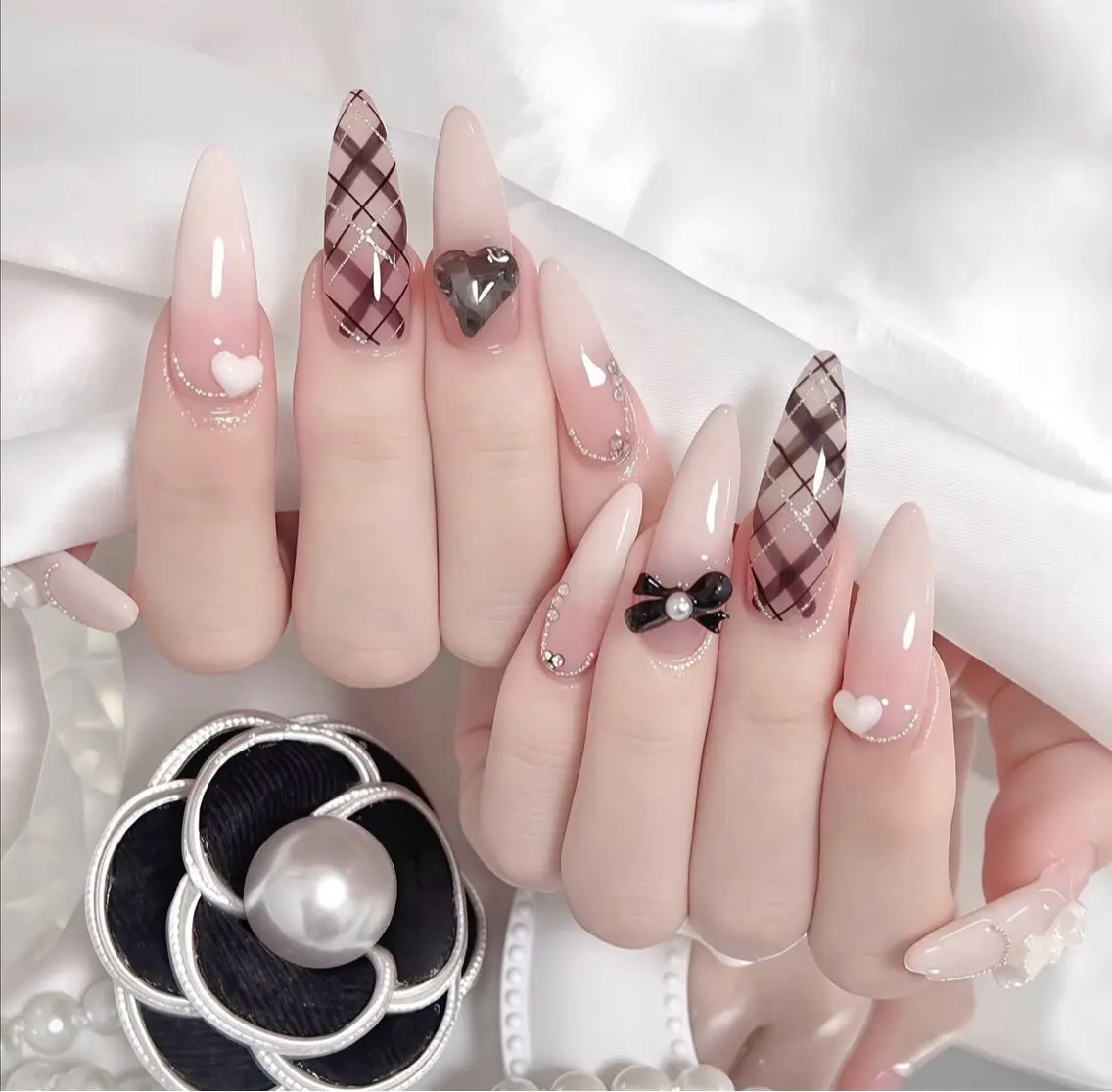ネイル フレンチネイル ジェルネイル ハロウィン キラキラネイル 韓国ネイル ハンドネイル H.baby Nail Salonのネイルデザイン