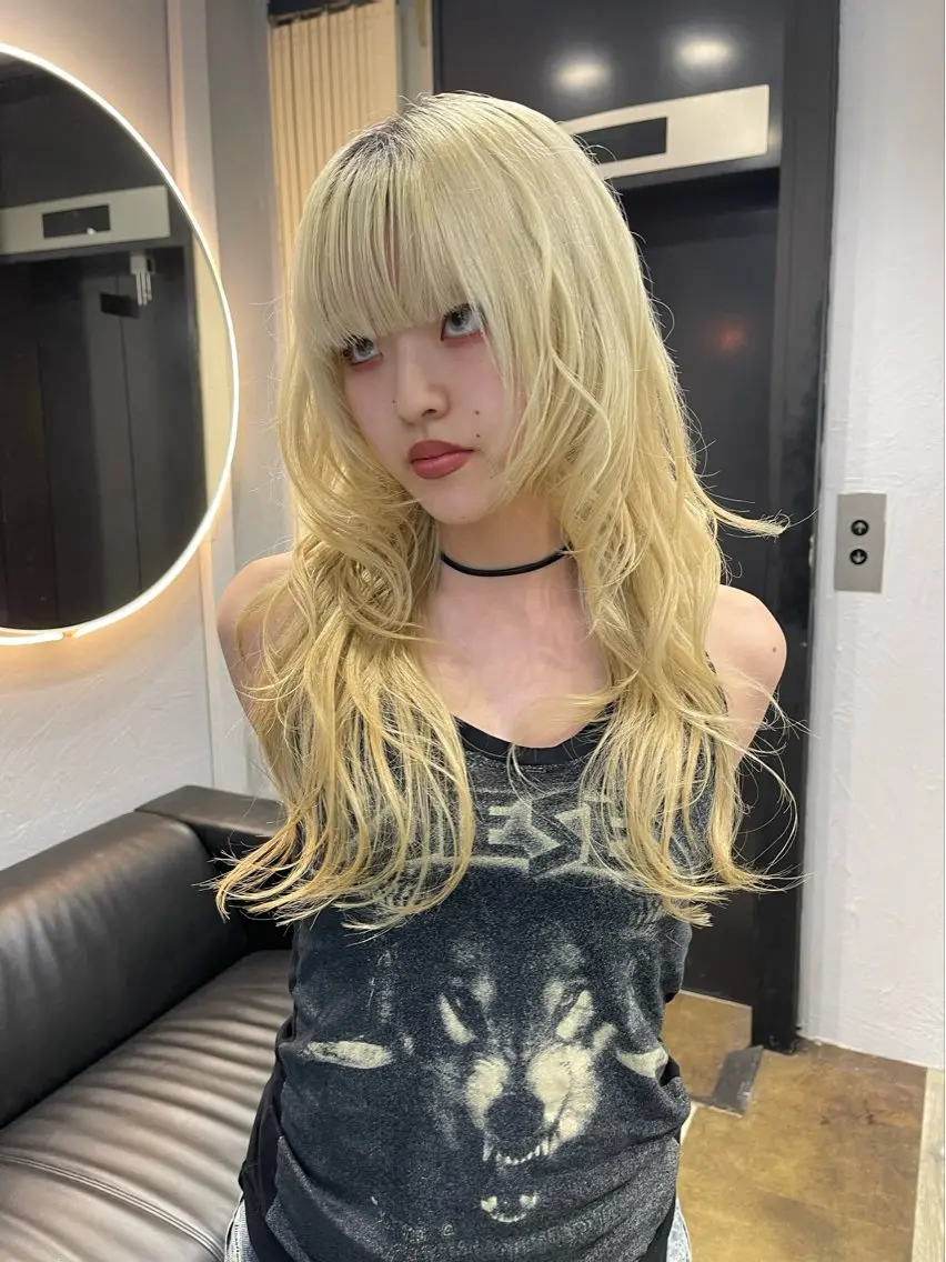 ロング 髪質改善 レイヤーカット トリートメント カット ヘアカラー TATSUブリーチ/ ミルクティーベージュのヘアスタイル
