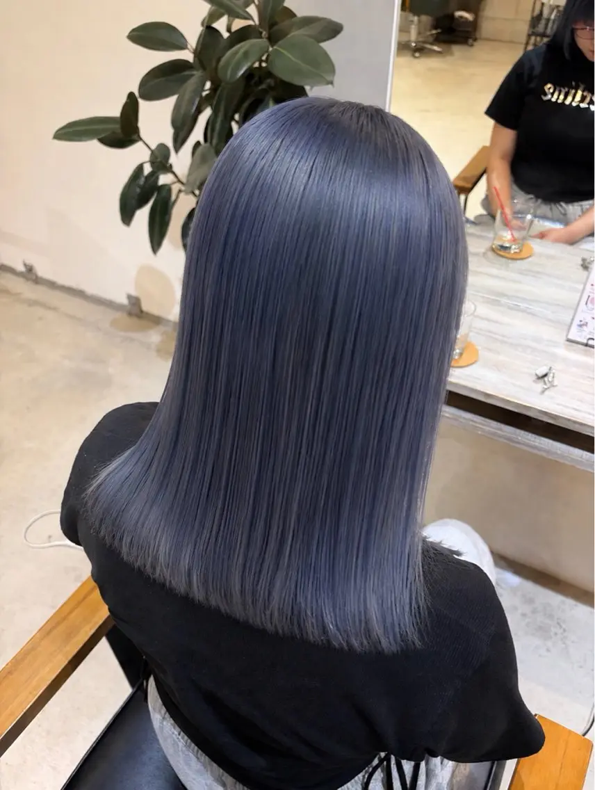 ミディアム カラー ブルーカラー ヘアカラー ill/ハイトーン カラー/塩崎聖奈のヘアスタイル