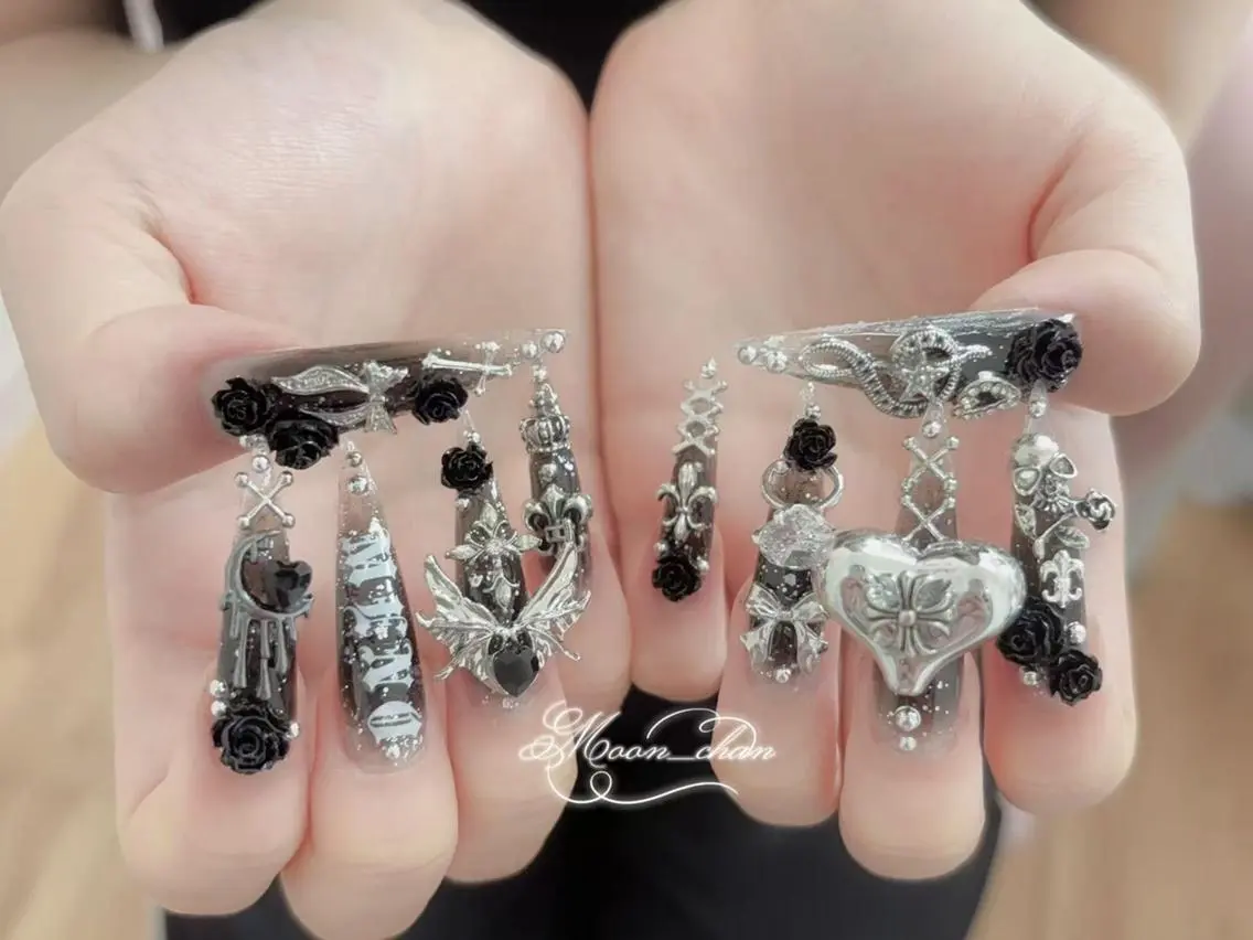ネイル 長さ出し キラキラネイル 韓国ネイル ロングネイル マグネットネイル ハンドネイル ハンドケア Akira✨ nailのネイルデザイン